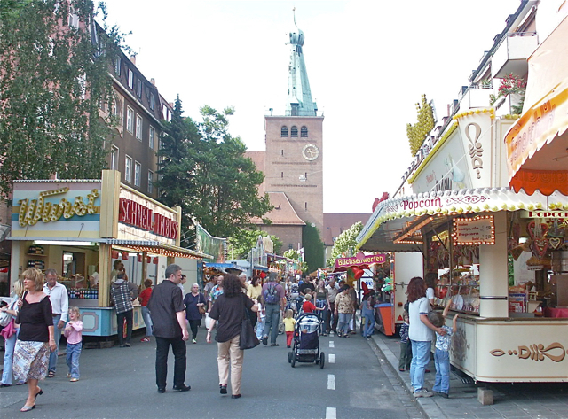 Die allseits sehr beliebte Kirchweih in Johannis bleibt. Foto: Schlampp