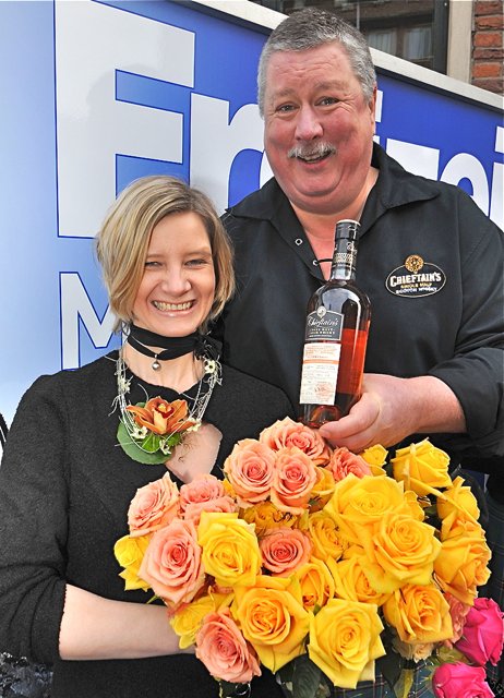 Tolle Mischung: Feinster Whisky und herrliche Rosen. Foto: AFAG