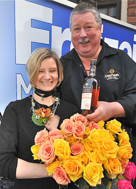 Tolle Mischung: Feinster Whisky und herrliche Rosen. Foto: AFAG