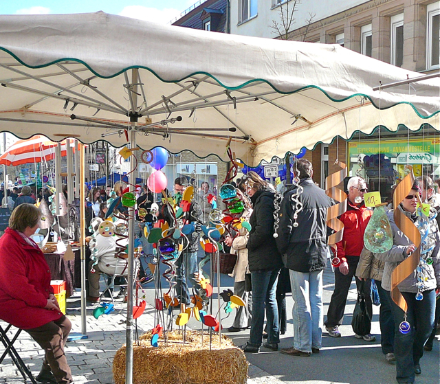 Der Frühlingsmarkt bietet in der Innenstadt ...