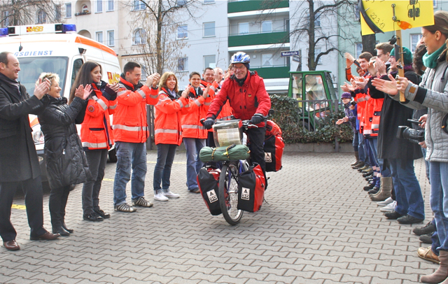 Karl-Heinz Hippler beim Start seiner Tour in Nürnberg. Foto: oh