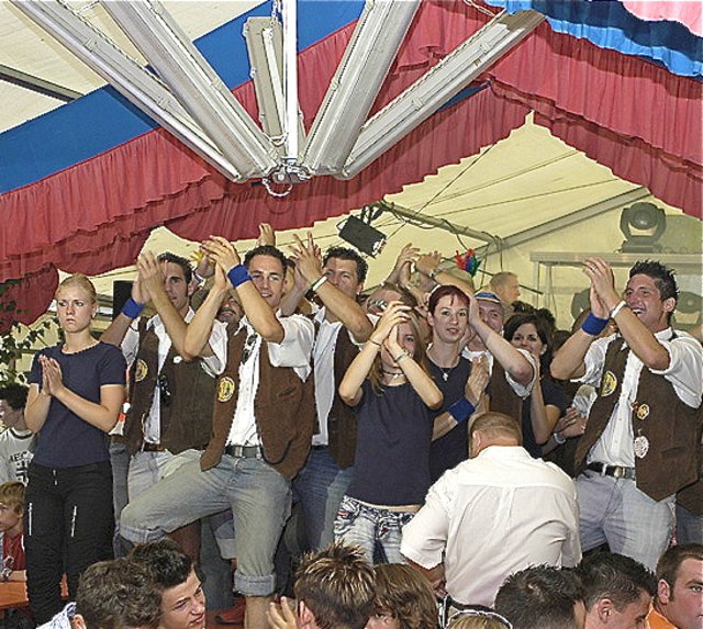 Im Festzelt herrscht an den sechs Kärwatagen natürlich wieder allerbeste Stimmung.