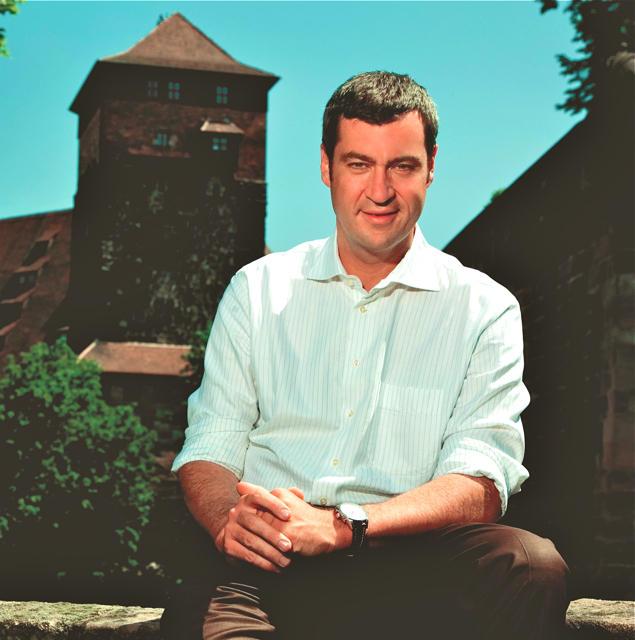 Mit 98,7 Prozent wurde Dr. Markus Söder, CSU-Bezirksvorsitzender und Staatsminister der Finanzen, zum fünften Mal in Folge als Direktkandidat für die Landtagswahl im Stimmkreis Nürnberg-West aufgestellt Bezirkstagspräsident Richard Bartsch wurde einstimmig zum Direktkandidaten für die Bezirkstagswahl nominiert. Zu seinem hervorragenden Wahlergebnis sagte Söder: Der Nürnberger Westen ist meine Heimat. Ich bin von hier, ich bleibe hier, ich kämpfe hier!. Foto: oh/Archiv