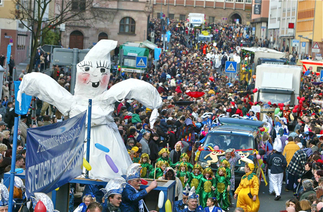 Der Nürnberger Gaudiwurm zieht am 10. Februar ab 13 Uhr durch die Innenstadt. Foto: bayernpress