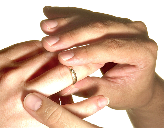 Rund ums Heiraten geht es bei der Wedding Show am 17. Februar in Erlangen. Foto: dapd