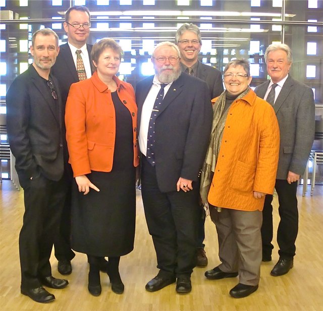 Vorne v.l.: Heikko Deutschmann, Pfarrerin Ursula Brecht, Pfarrer Dieter Schlee, Marlene Rupprecht. Hinten v.l.: Pfarrer Bernd Reuther, Diakon Christian Oerthel, Hans-Jürgen Hartwig.