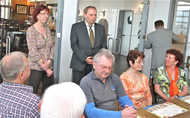 Anke Freitag von der Direktwerbung Franken (DWF) und Redaktionsleiter  John. R. Braun beantworteten die Fragen der Leser.