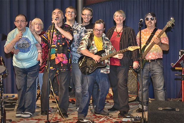 Pop und Rock für alle: Die Rockgruppe Honey Sweet & The 7 Ups hat jetzt eine Jubiläums-CD herausgegeben. Foto: Barbara Warner