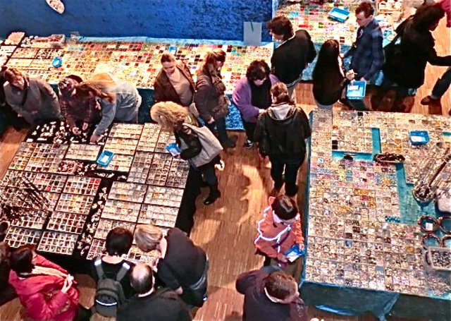 Die Messe Nürnberger Kunst- & Kreativ Markt alles rund um das Thema kreatives Gestalten, findet vom 19. bis 20. Januar, samstags von 14 bis 19 Uhr und sonntags von 11 bis 18 Uhr in der Meistersingerhalle im kleinen Saal mit Foyer statt. Nach dem großen Erfolg im Jahre 2012 wurde die Messe nun vom April in den Januar vorverlegt. Damit haben die Franken als erste die Gelegenheit, die neuesten Basteltrends, Mode, Stoffe und Neuheiten des Jahres 2013 kennenzulernen. Foto: oh