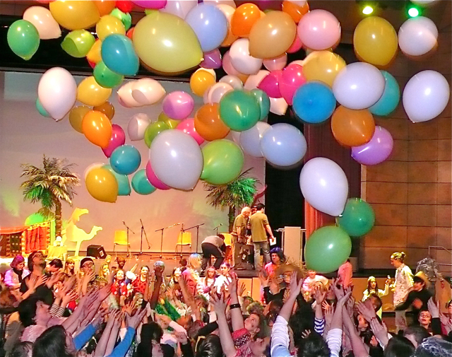 Kunterbunte Heiterkeit: Zum Kinderfasching in der Fürther Stadthalle herrscht allerbeste Stimmung. Foto: oh