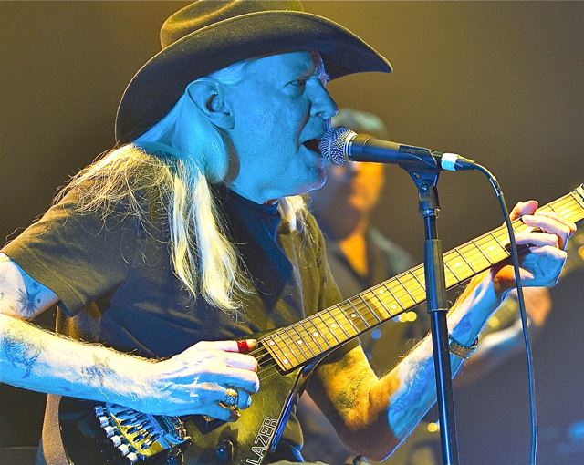 Am Donnerstag, 11. April, fällt in der Kulturfabrik Roth um 20 Uhr der Startschuss zu den 22. Rother Bluestagen. Dabei eröffnet kein Geringerer als Blues-Legende Johnny Winter (Foto) das Festival, das bis 21. April rund 20 Bands und Interpreten in 16 Konzerten präsentiert. Mit seinem Texas-Blues und seinem außergewöhnlichen Gitarrenspiel prägte der mittlerweile 69-jährige bis heute viele Bluesmusiker. Weitere Höhepunkte des Festivals sind die Gastspiele von Ten Years After (12. April), Neal Black und Will