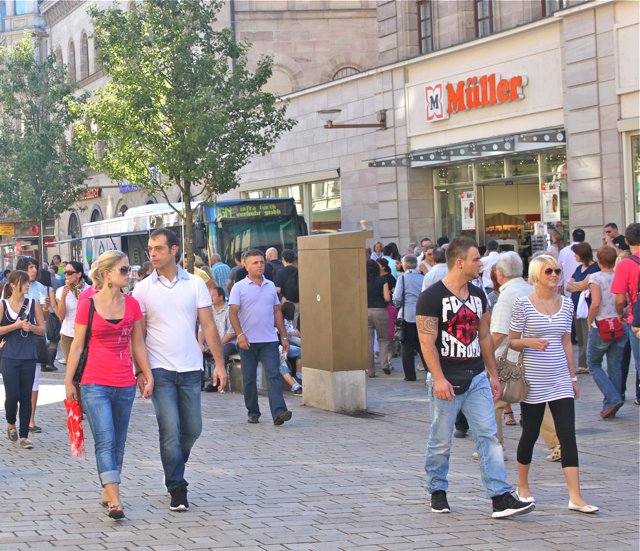 An den beiden Kirchweihsonntagen ist auch verkaufsoffener Sonntag.