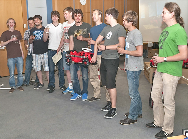Die Studenten hatten es sich zur Aufgabe gemacht, Bobby Cars in elektronisch gesteuerte Flitzer zu verwandeln. Foto: oh