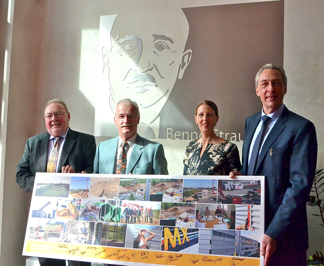Eröffneten offiziell Complex II (v.l.n.r.): Festredner und Historiker Dr. Wolfgang Stark, Benno-Strauß-Enkel Dr. Michael Schweimanns, Michaela Partheimüller (Objektmanagerin complex) und Hans Partheimüller (complex-Geschäftsführer). Foto: Wunder