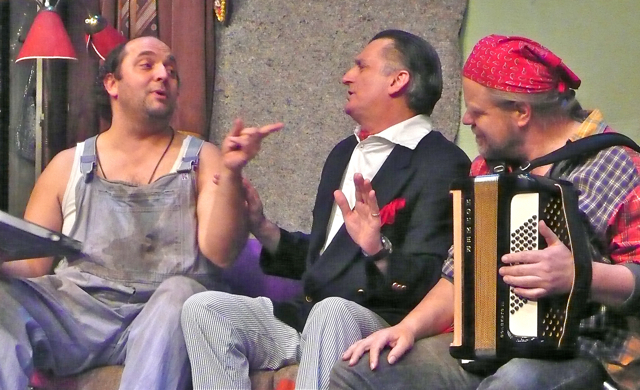 Im Februar und März heißt es im Dehnberger Hoftheater wieder No woman, no cry ka Weiber, ka G'schrei. Foto: oh