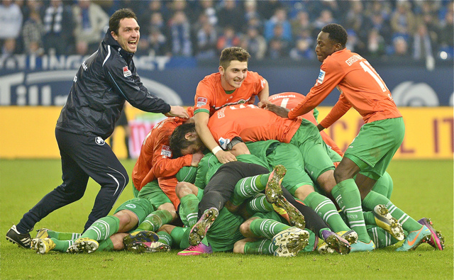 Die Fürther hoffen, am Samstag zu Hause genau so jubeln zu können, wie vergangenes Wochenende auf Schalke. Foto: Volker Hartmann/dapd