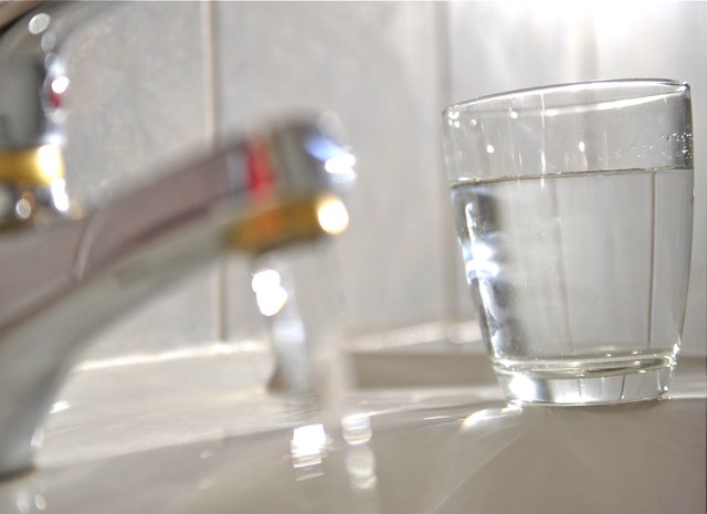 Die Fürther Trinkwasserversorgung soll in kommunaler Hand bleiben. Foto: dapd