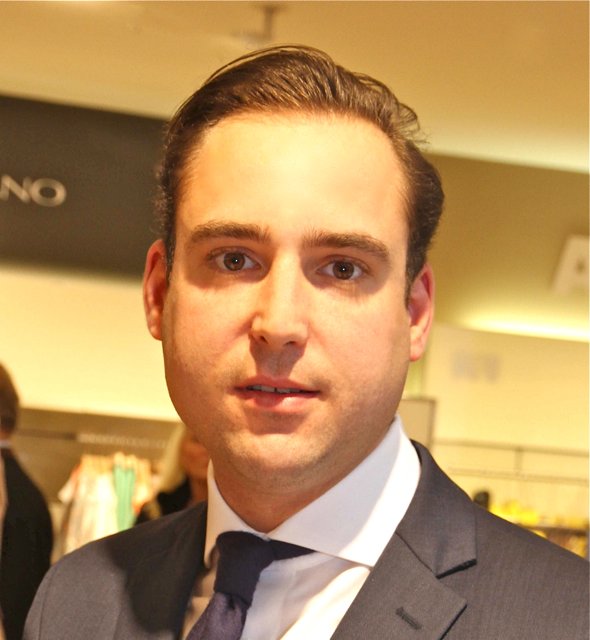 Enrico Baumbach (Geschäftsleiter / Bereichsleiter Verkauf): ,,Die Modenschau war ein voller Erfolg. Die Gäste konnten die neuen Kollektionen der Marken Airfield, Luisa Cerano, Sportalm und Marc Cain bestaunen. Es war der dritte Premium Abend in diesem Format, wobei die Fangemeinde weiter wächst. Im Zuge der Modenschau haben wir unseren neuen Shop von Luisa Cerano eingeweiht, der nun die Lücke zwischen Marc Cain und Airfield geschlossen hat. Unsere Kunden und Lieferanten waren von dem Abend sehr begeistert.