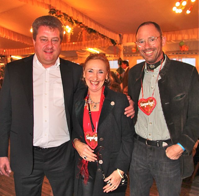Unternehmer Thomas Sommer (l.) mit Prof. Dr. Klaus Wübbenhorst und Gattin Brigitte.