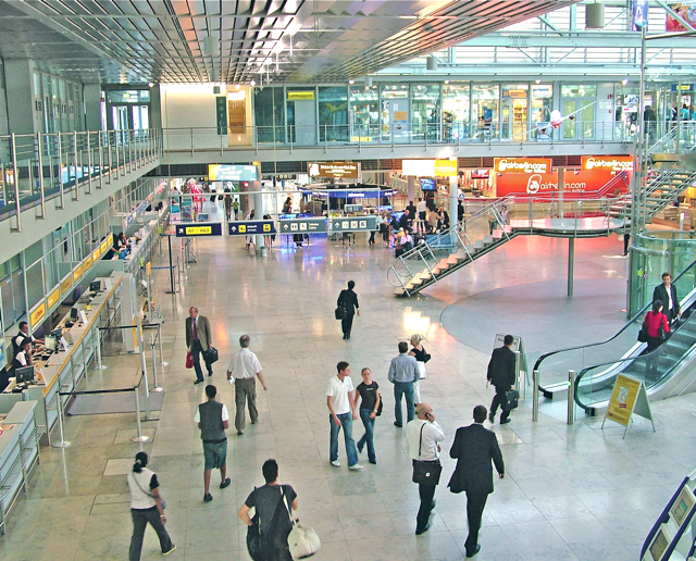 Moderne, klare Linien: die Abflughalle 2 am Nürnberger Flughafen.