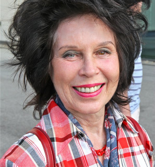 Hannelore Hoffmann war von der Abfüllanlage beeindruckt. So groß hatte sie sich die neue Tucher-Brauerei nicht vorgestellt.