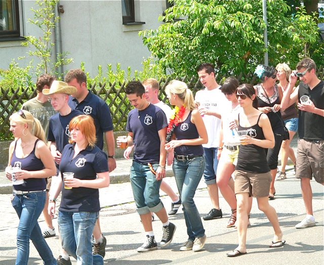 Ein Höhepunkt ist der große Volksfestzug. Er findet traditionell am Sonntag-Nachmittag statt.