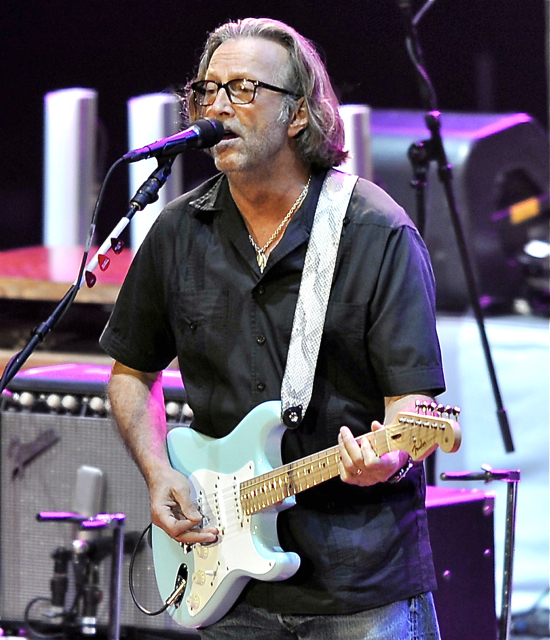 Im Jahre 1963 begann Eric Clapton seine beispiellose Karriere als Sänger bei den Yardbirds. Es folgten sensationelle Auftritte mit unzähligen Bands, zahllose Alben und ausverkaufte Shows weltweit. Er gilt als einer der weltbesten Gitarristen aller Zeiten und seine Songs genießen mittlerweile Kultstatus. Der Vollblutmusiker geht im kommenden Jahr wieder auf Deutschlandtour, Schlusspunkt ist dabei in Nürnberg: Am 18. Juni gastiert er in der Arena Nürnberger Versicherung, der Kartenverkauf läuft bereits. F