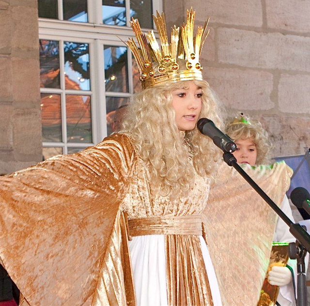 Das Langenzenner Christkind eröffnet am Sonntag den Weihnachtsmarkt. Foto: oh