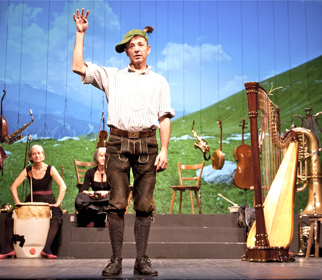 Am 8. November sind die Geschwister Well in der Paul-Metz-Halle zu sehen. Fotos (2): dapd