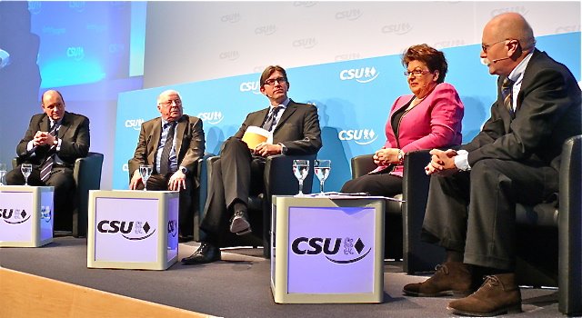 Bei den Podiumsdiskussionen kamen die Fakten auf den Tisch: Dr. Markus Rieß, Dr. Norbert Blüm, Dr. Wolfram Weimer (Moderator), Barbara Stamm und Dr. Herbert Rische (v.l.n.r.) im Gespräch.