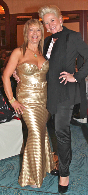 Dominic Armbrüster (l.) mit Claudia Effenberg, die als Glücksfee für die Tombola fungierte.
