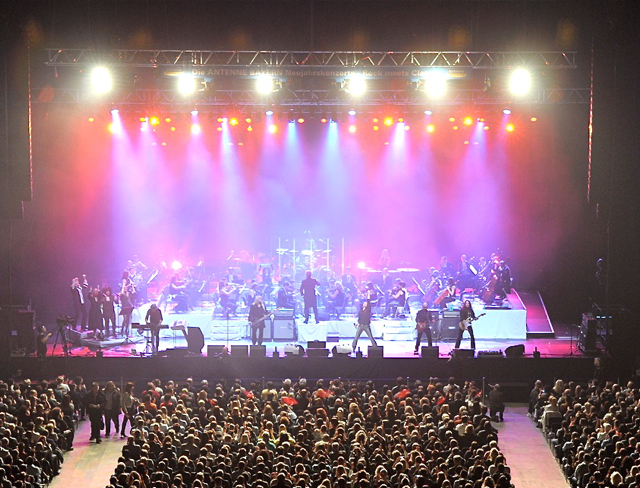 Hochkarätig besetzt ist die diesjährige Rock meets Classic-Tour, die am 9. März um 20 Uhr auch in Nürnberg Halt macht und wofür der MarktSpiegel 2x2 Karten verlost! Das Crossover-Projekt verbindet weltbekannte Rock-Hits mit gefühlvoller Klassik die Rocklegenden Paul Rodgers (Free, Bad Company), Eric Bazilian (The Hooters), Steve Augeri (Journey), Chris Thompson (Manfred Manns Earth Band) und Bonnie Tyler stehen gemeinsam mit der international hochkarätig besetzten Mat Sinner Band und dem Bohemian