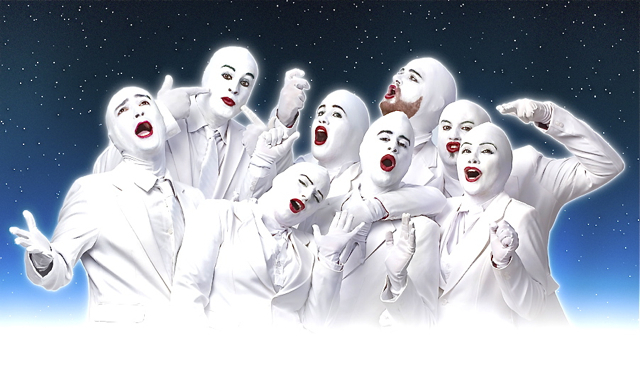 Musik ist Leben und Leben ist Musik! unter diesem Motto präsentieren VocaPeople professionellen A-capella-Gesang, legendäre Beatbox-Kunst und Comedy. Von Mozart über Abba bis hin zu Michael Jackson: Die achtköpfige Gruppe interpretiert mit feinster Stimmakrobatik live und ganz ohne Instrumente über 70 Hits auf ihrer unterhaltsamen Reise durch die Musikgeschichte der Erde. Mit ihrer komödiantischen Art regen sie das Publikum zum Klatschen und Mitsingen an. Voca People gastieren am 20. März um 20 Uhr