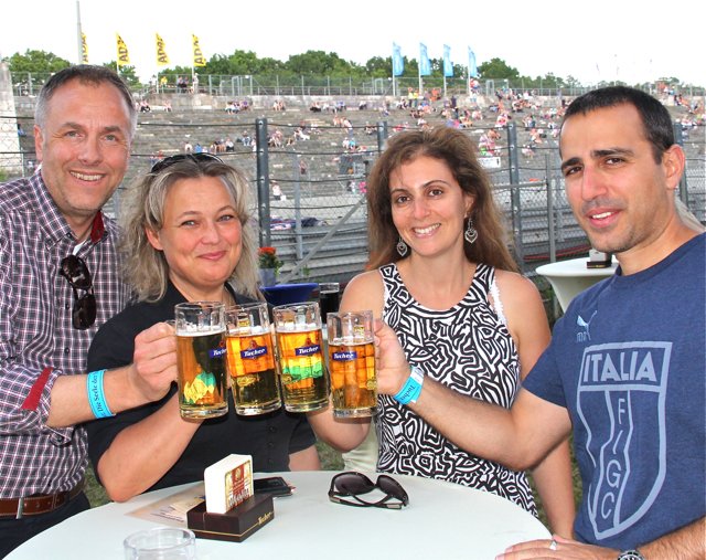 Michael Lassauer (l.), Exportleitung Tucher, und Gattin Susanne (2.v.l.) mit Liron und Esca Rockach, Radex Import & Marketing Israel.