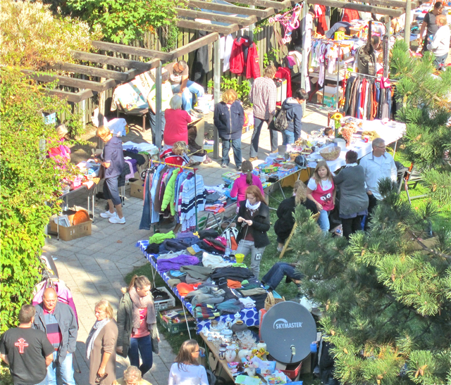 Am 29. September bietet der Oberasbacher Trempelmarkt am Rathaus wieder von 8.00 bis 15.00 Uhr Flohmarktfreunden die Gelegenheit zum Feilschen und Handeln. Von Büchern, Kleidung und Spielzeug bis hin zu CDs oder Geschenken findet der Besucher auf mehr als 220 Verkaufstischen alles, was das Herz begehrt und kann Schätze sowie lang Gesuchtes zum Schnäppchenpreis ergattern. Foto: oh