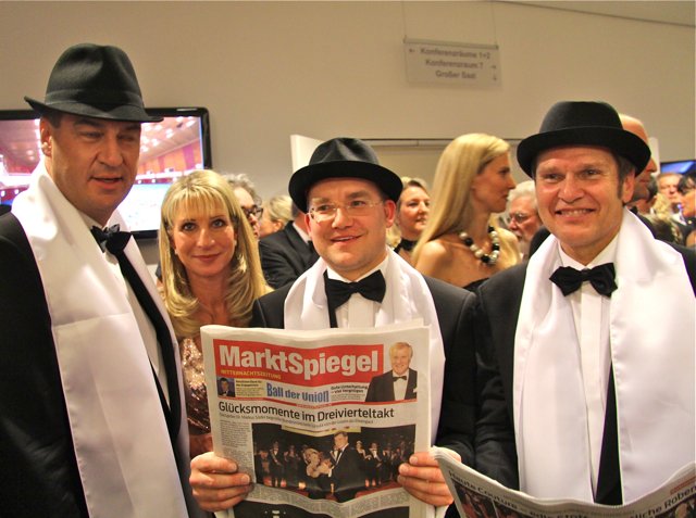 Groß war auch wieder das Interesse für die Mitternachtszeitung vom MarktSpiegel. Klicken Sie weiter durch die Galerie und sehen Sie noch mehr Bilder!