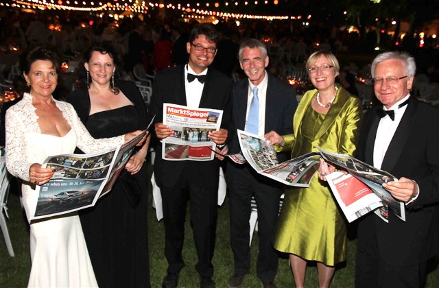 Heiß begehrt und gern gelesen: Die Mitternachtszeitung des MarktSpiegels kam wieder pünktlich. Sehen Sie noch mehr Bilder!