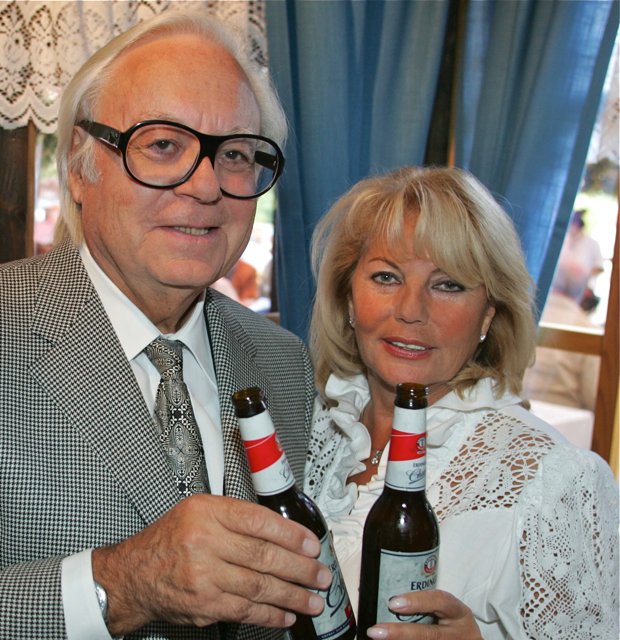 Freuen sich auf ein schönes Altstadtfest: Sissy Kleinke-Kühnel und Erdinger-Inhaber Werner Brombach.       Fotos (4): Archiv / John R. Braun