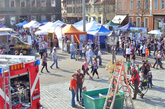 Erlanger Herbst: Die verkaufsoffenen Sonntage teilweise mit Markt- und Austellungscharakter in der Hugenottenstadt sind traditionell sehr beliebt. Foto: oh