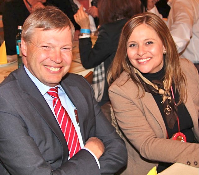 MarktSpiegel-Geschäftsführer Harald Greiner mit Elke Eschenbacher.
