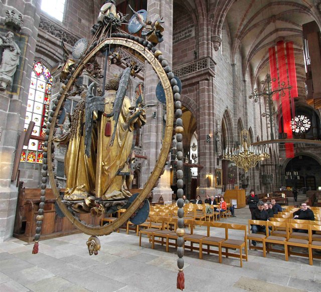 Bis zum 12. Juni können Besucher in der Lorenzkirche den ,,Engelsgruß hautnah in Augenschein nehmen.