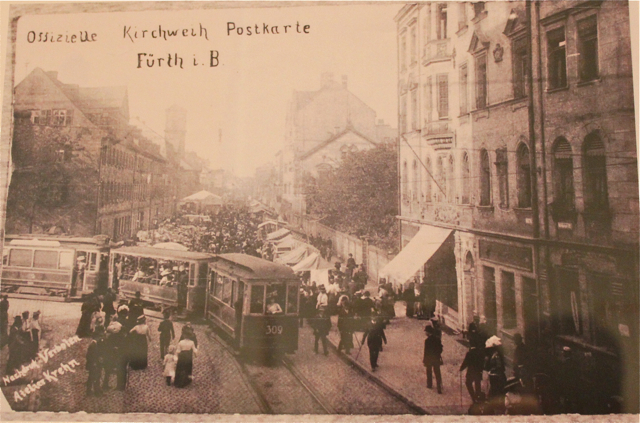 Vor allem auch die in der Ausstellung gezeigten Postkarten spiegeln die jahrhundertealte Tradition der Fürther Kirchweih wider.