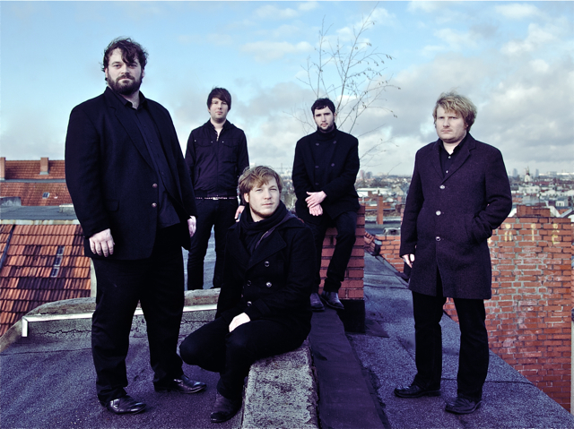 Knapp drei Jahre ist es nun schon her, dass die Postpunk-NewWaveband The Audience die Tour zu ihrem letzten Album Dancers and Architects antraten. Die fünf Hersbrucker entwickelten sich schnell zu einer deutschen Szenegröße besonders und gerade die Live-Konzerte werden in der ganzen Republik als Geheimtipp gehandelt und verschafften The Audience rasch den Status einer der angesagtesten Rockbands dieses Landes. Ihr neues Album Hearts präsentiert die Band im Rahmen einer exklusiven Release-Show am 2