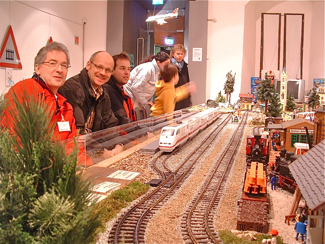 Die Eisenbahnausstellung zieht alle Generationen an. Foto: oh