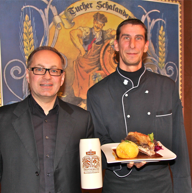 Tucher-Marketingdirektor Kai Eschenbacher (l.) und Schalander-Wirt Oliver Hinkel freuen sich auf die monatlichen MarktSpiegel-Stammtische.