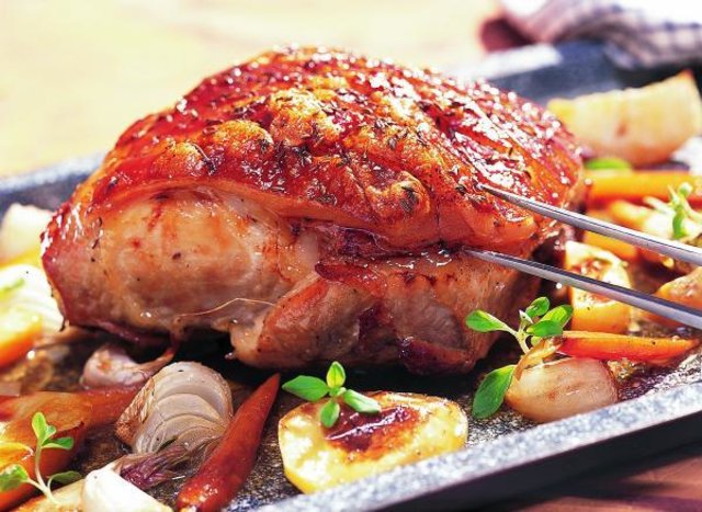 Schweinebraten mit Klößen