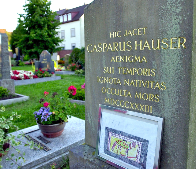Der Grabstein Kaspar Hausers steht auf dem Friedhof der Heilig Kreuz-Kirche in Ansbach. Foto: dapd