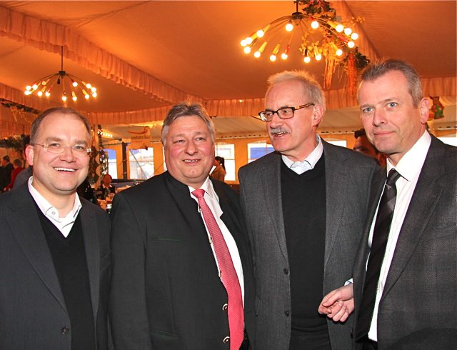 CSU-Stadtratsfraktions-Chef Sebastian Brehm, die SPD-Bundestagsabgeordneten Martin Burkert und Günter Gloser sowie OB Dr. Ulrich Maly (v.l.).