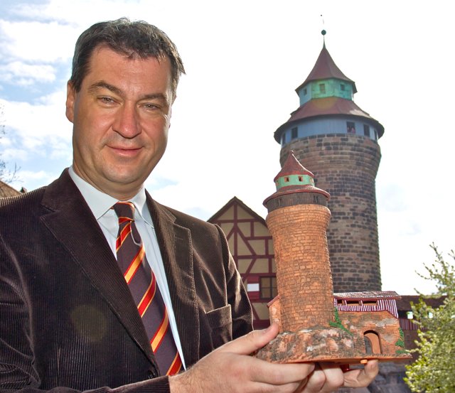 Als Finanzminister ist Dr. Markus Söder auch für Bayerns Schlösser und Burgen verantwortlich.