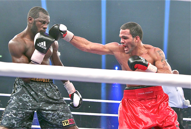 Steve Cunningham (l.) gegen Yoan Pablo Hernandez. Foto: boxen©Photo Wende